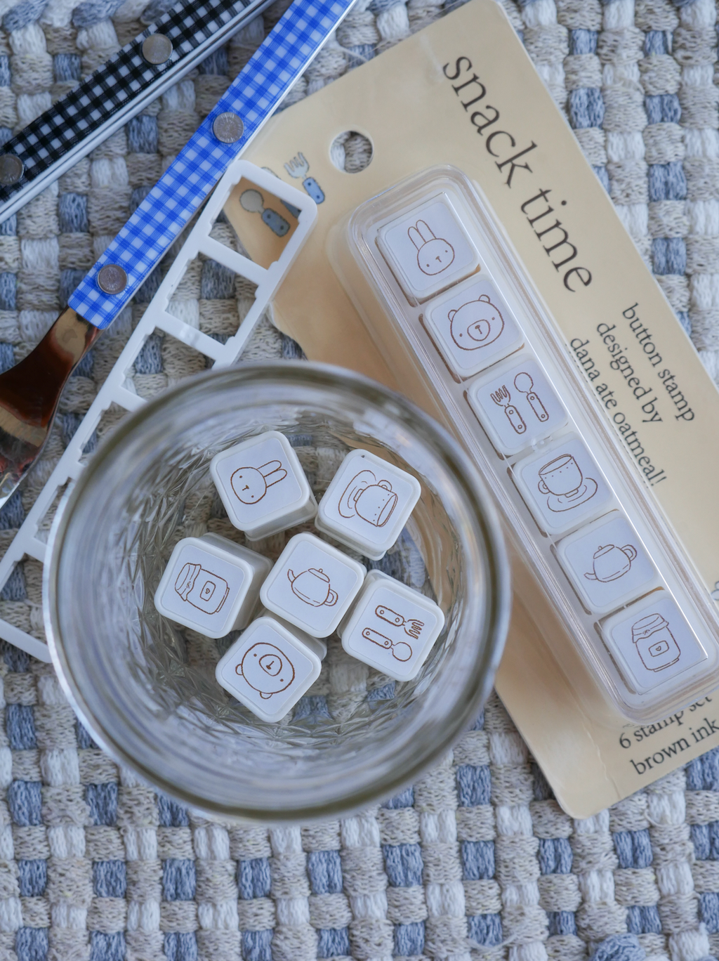 Snack time - button stamp