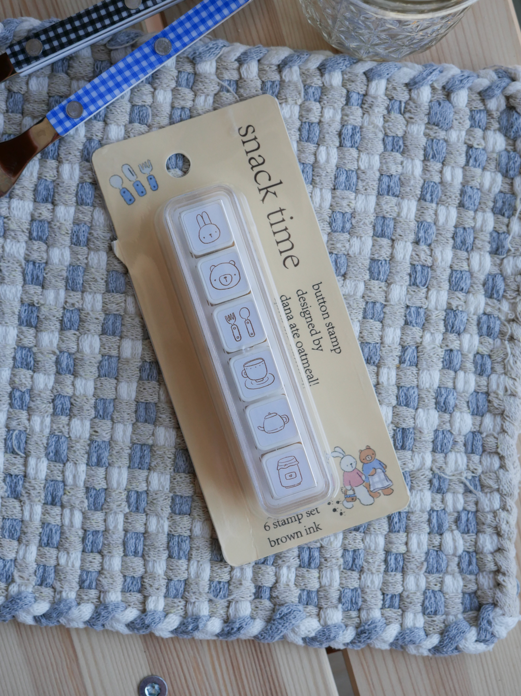 Snack time - button stamp