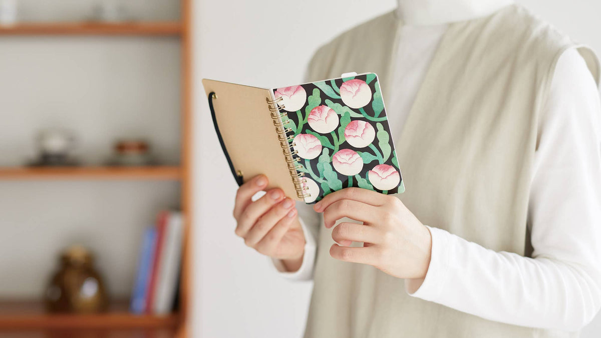 HITOTOKI NOTE Ring Notebook -Passport size-